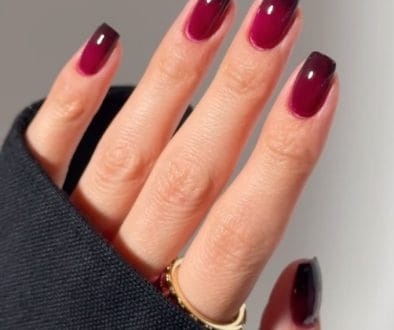 simple fall nails with burgundy ombré from light berry to dark burgundy tips